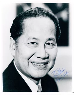 Keye Luke autograph