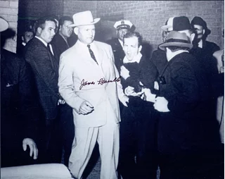 James Leavelle autograph