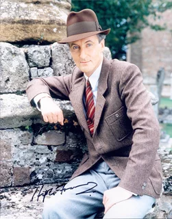 Hugh Fraser autograph