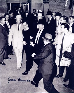 James Leavelle autograph