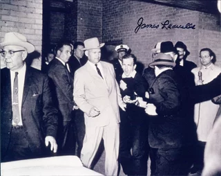 James Leavelle autograph