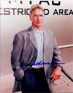Mark Harmon autograph