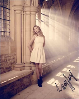 Lucy Fry autograph