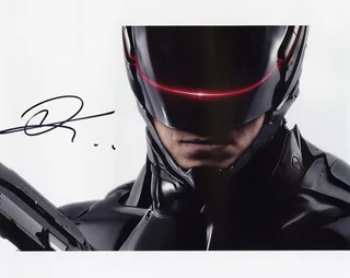 Joel  Kinnaman autograph