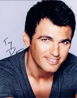 Tony Dovolani autograph