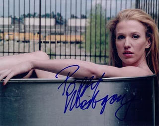 Poppy Montgomery autograph