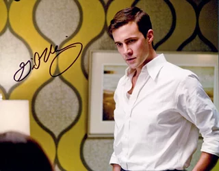 Gil McKinney autograph