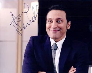 Aasif Mandvi autograph