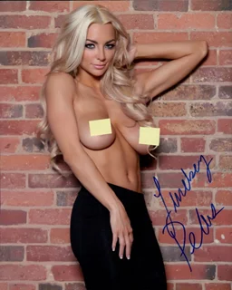 Lindsey Pelas autograph