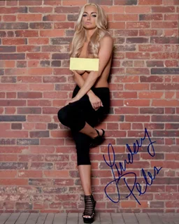 Lindsey Pelas autograph