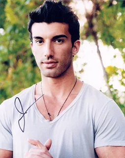 Justin Baldoni autograph