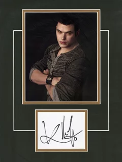 Kellan Lutz autograph