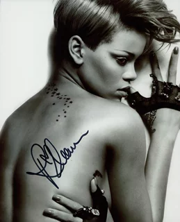 Rhianna autograph