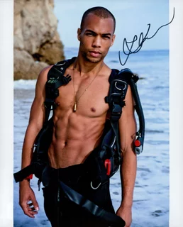 Kendrick Sampson autograph