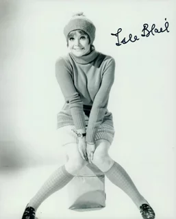 Isla Blair autograph