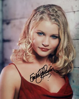 Emilie de Ravin autograph