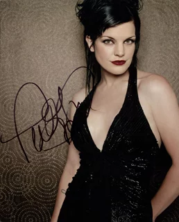 Pauley Perrette autograph