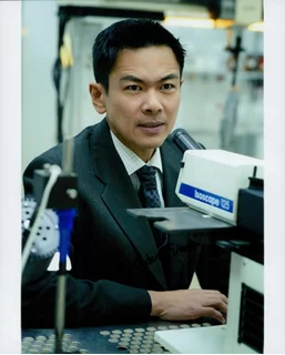 Joel de la Fuente autograph