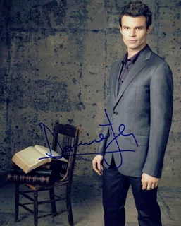 Daniel Gillies autograph