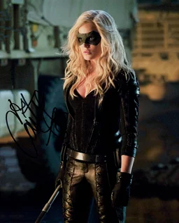 Caity Lotz autograph