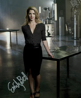 Emily Bett Rickards autograph