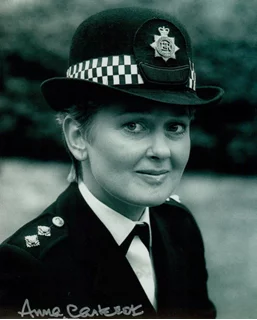 Anna Carteret autograph