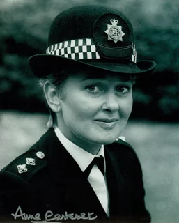 Anna Carteret autograph