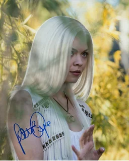 Scarlett Byrne autograph