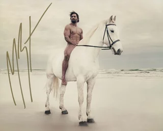 Manu Bennett autograph