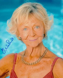 Sheila Reid autograph