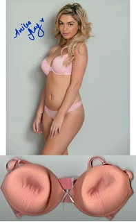 Anika Shay autograph