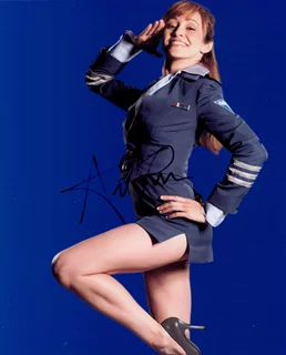 Autumn Reeser autograph