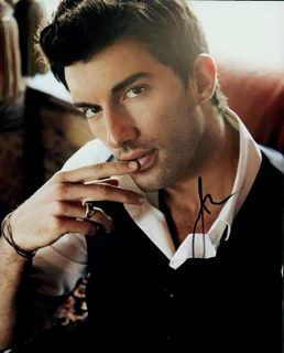 Justin Baldoni autograph