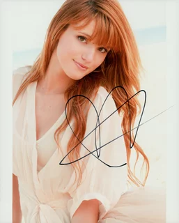 Bella Thorne autograph