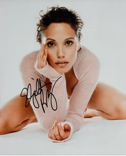 Elizabeth Berkley autograph