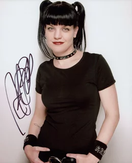 Pauley Perrette autograph
