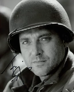 Tom Sizemore autograph