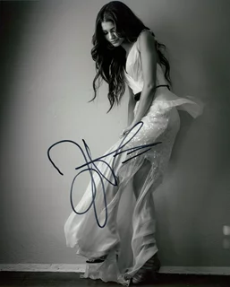 Zendaya Coleman autograph