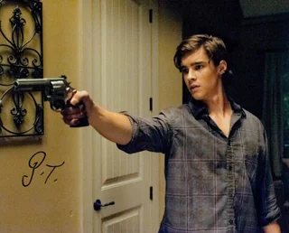 Brenton Thwaites autograph