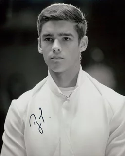 Brenton Thwaites autograph