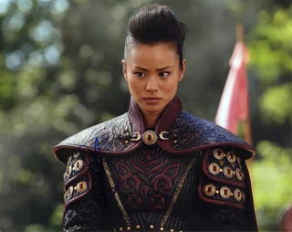 Jamie Chung autograph