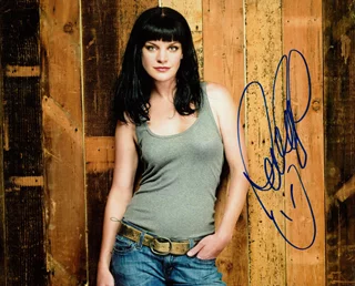 Pauley Perrette autograph