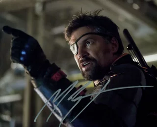 Manu Bennett autograph