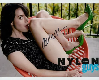 Mary Elizabeth Winstead autograph