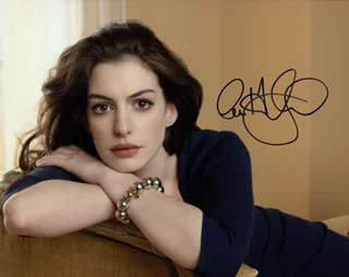 Anne Hathaway autograph