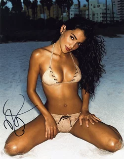 Natalie Martinez autograph