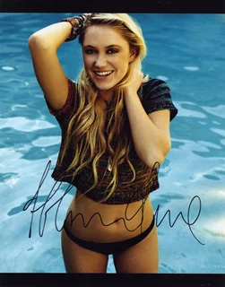 Maika Monroe autograph