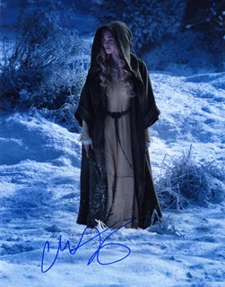 Elle Fanning autograph