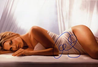 Ali Larter autograph