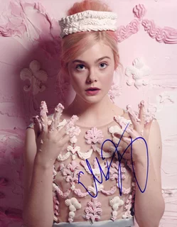 Elle Fanning autograph